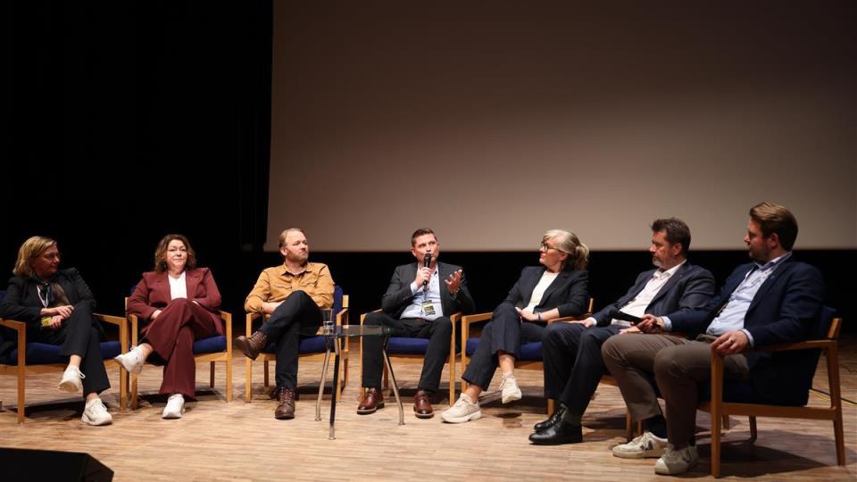Lenkje til artikkel: Demokratikonferansen 2026: Framtida må byggjast saman